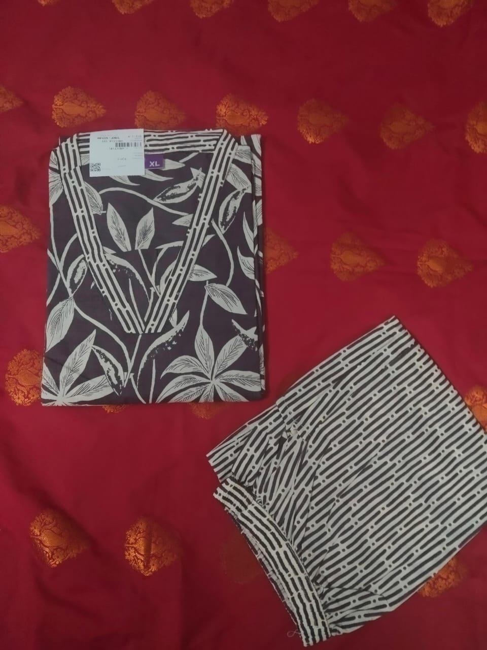 Women’s Floral Printed Cotton stylish V- neck Co- ord set. Ideal for daily and office wear.