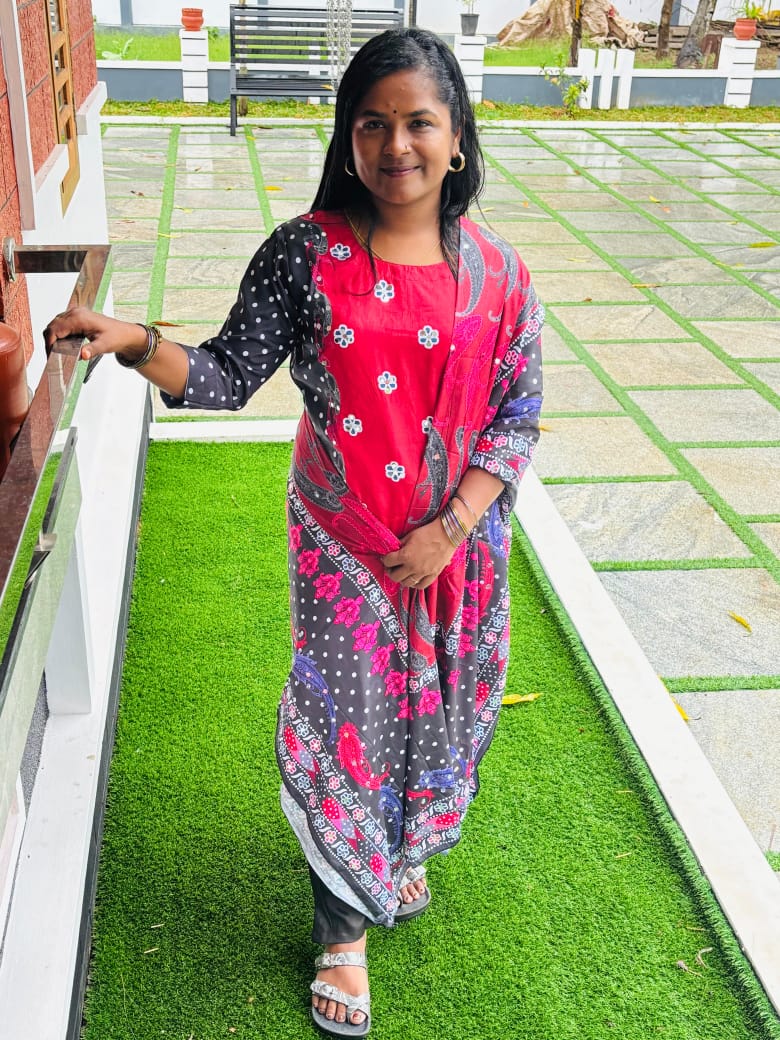 Women’s Rayon Straight Printed Pakisthani 3 piece Kurta with Pant & Dupatta.